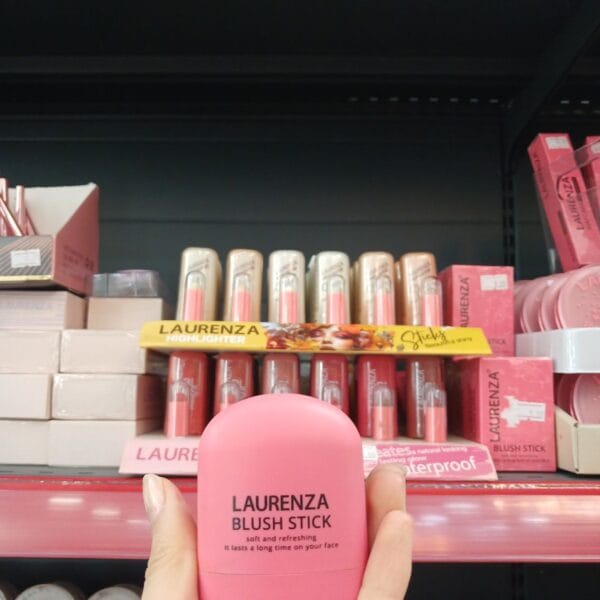 LAURENZA კრემოვანი რუჯი (ბლაში) სტიკი