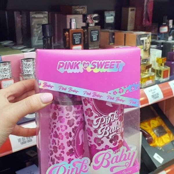 Pink In Sweet ის სხეულის მოვლის სასაჩუქრე ნაკრები.