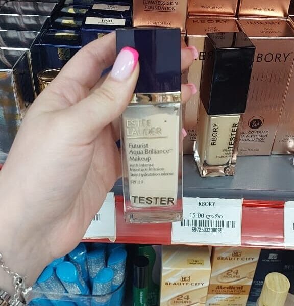 Estée Lauder თხევადი ტონალური კრემი (30 მლ)